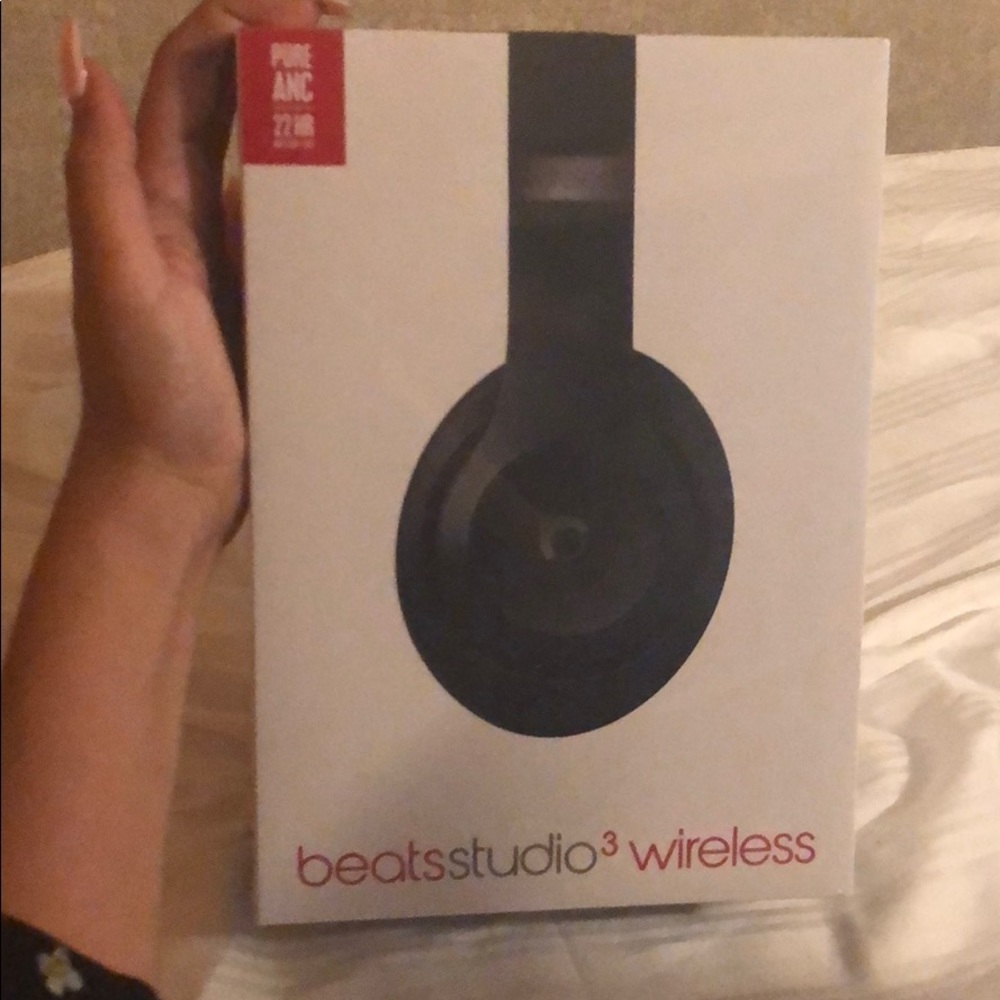 Wireless Beats Studio3 still in Plastic Packaging